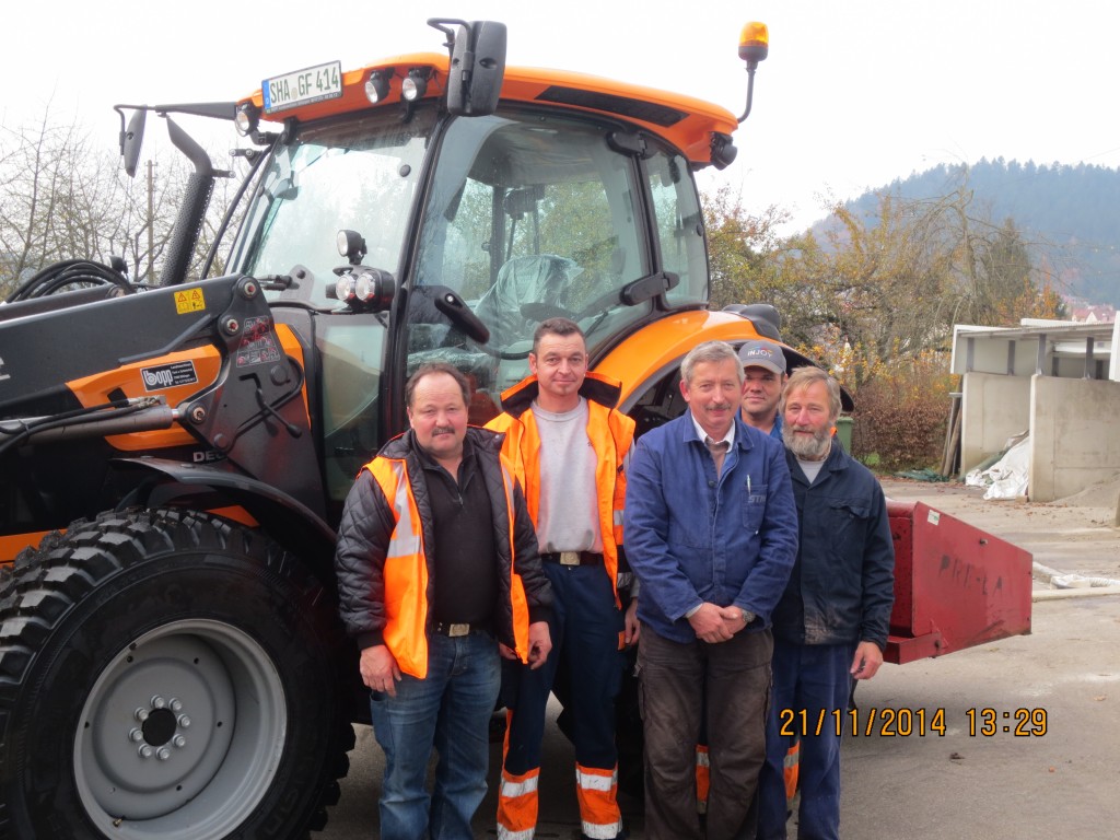 Neuer Traktors mit unserem Bauhofteam