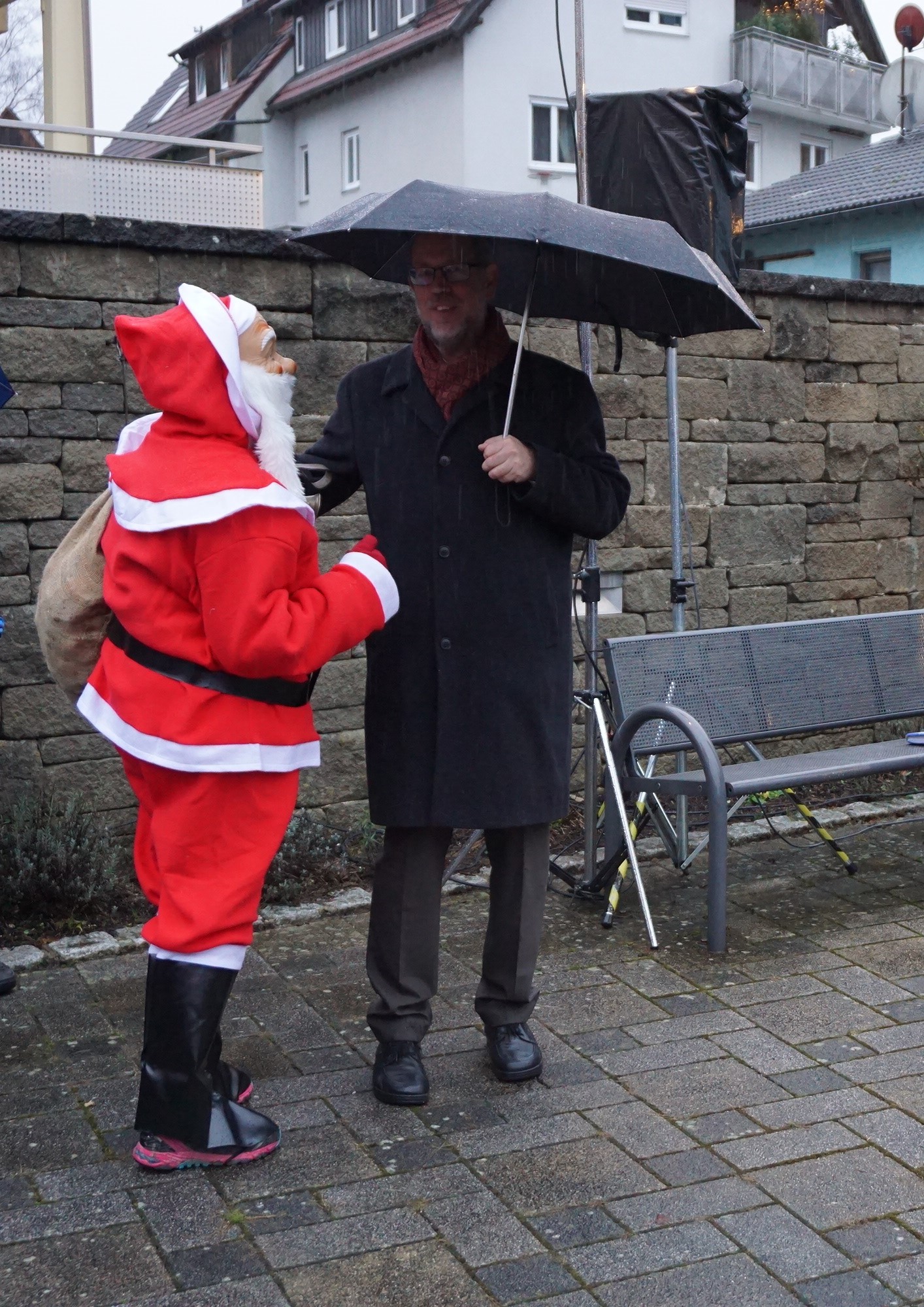 Bürgermeister Miola begrüßt den Nikolaus