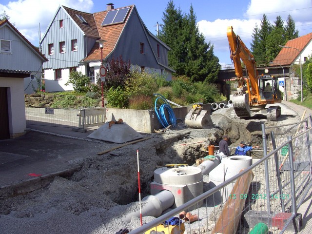Die Kanalisationsarbeiten gehen voran - links Abzweigung &amp;quot;Hintere Gasse&amp;quot;. Aufnahme vom 13.09.2012