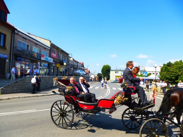 Bürgermeister Jan Makowski und Bürgermeister Roland Miola auf der Fahrt zum Erntedankfest nach Östrow.